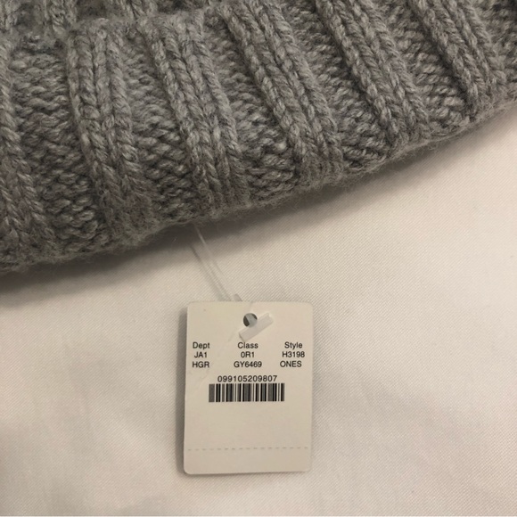 NWT J. Crew Grey Wool Blend Cable Beanie with Pom-Pom - Picture 4 of 4